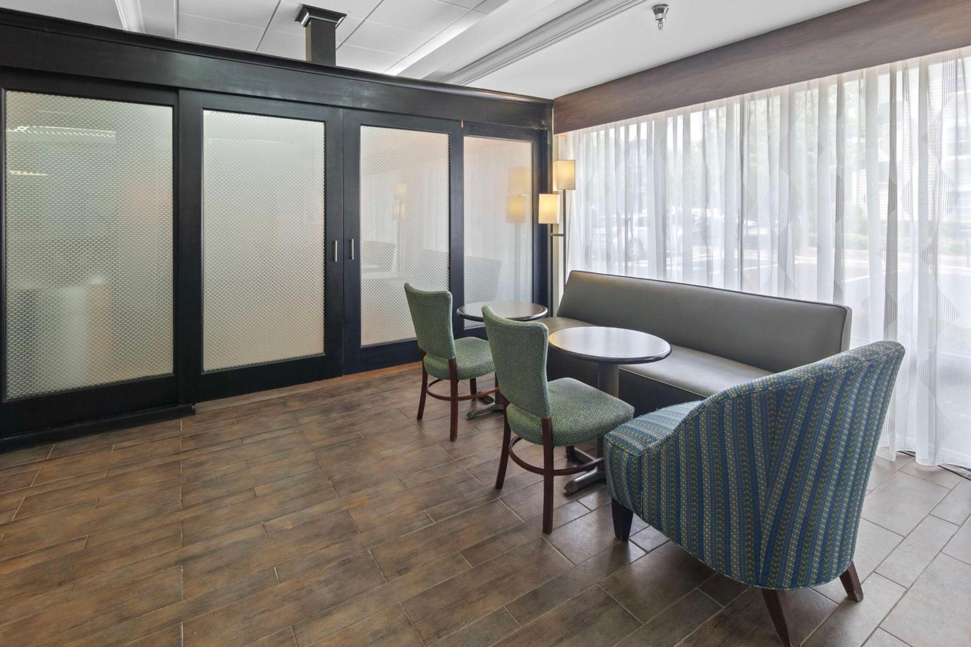Hampton Inn Atlanta-Woodstock Esterno foto